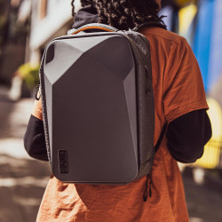 SCUF Loadout Gaming-Rucksack – Passend für 17-Zoll-Laptop, Notebook, Tablet, 18,7 l Stauraum, wasserabweisendes Gewebe,