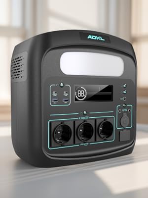 Tragbares AOKL Kraftwerk mit LED-Display, mehreren Steckdosen und USB-Anschlüssen. Zur Ausstattung gehören eine Batterieprozentanzeige und drei Wechselstromsteckdosen. Kompaktes schwarzes Design mit blauen Akzenten.