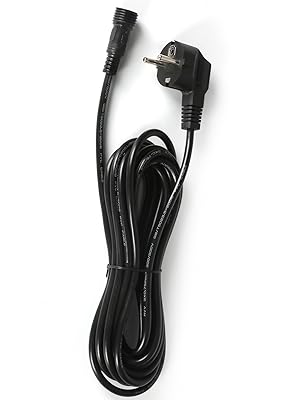 Schwarzes Stromkabel mit einem zweipoligen Standardstecker an einem Ende und einem Rundstecker am anderen Ende